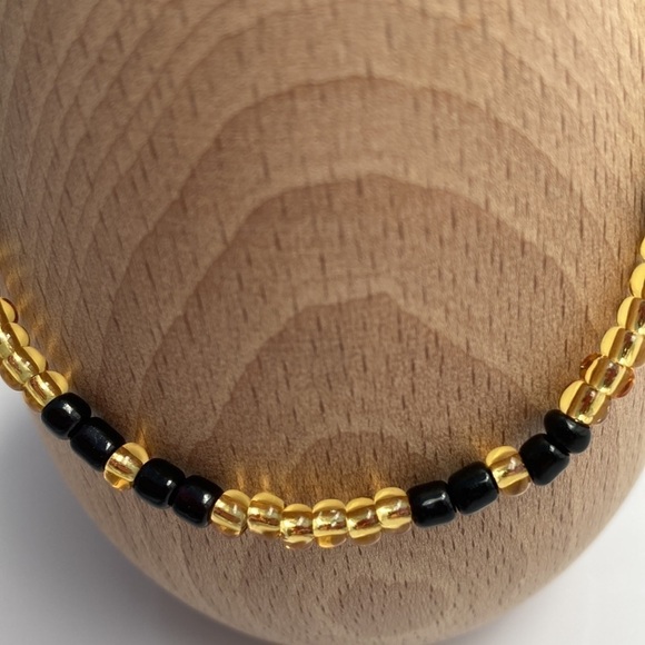 Stretch Beaded Anklet Gold & Black - Picture 5 of 11